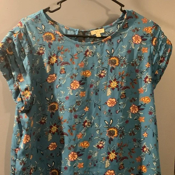 Lily White sleeveless top. - Picture 3 of 5